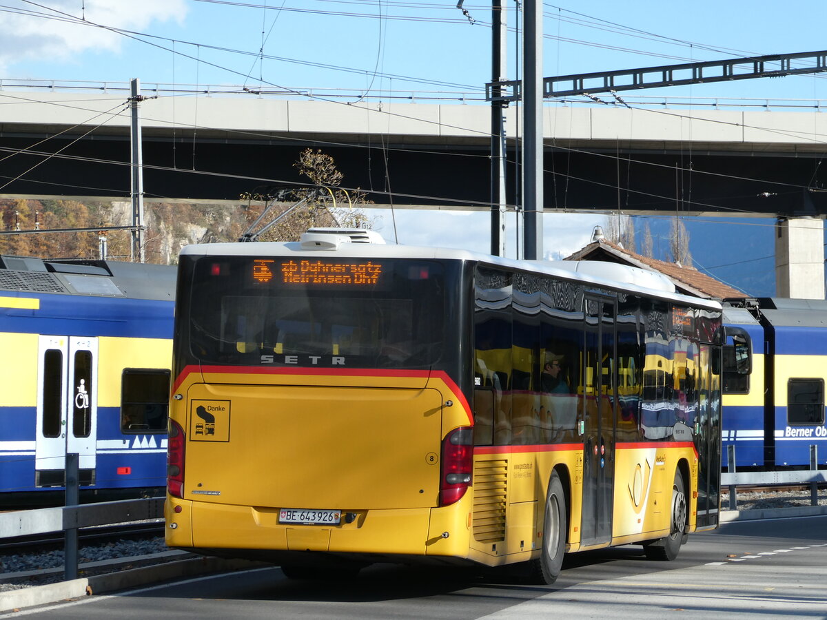 (243'043) - Fl�ck, Brienz - Nr. 8/BE 643'926 - Setra am 20. November 2022 beim Bahnhof Interlaken Ost