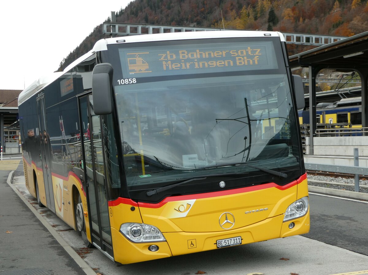 (243'084) - Fl�ck, Brienz - Nr. 4/BE 517'311 - Mercedes am 22. November 2022 beim Bahnhof Interlaken Ost