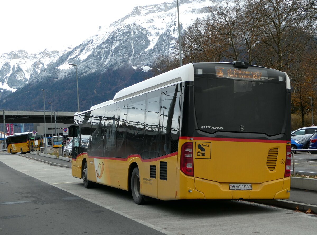 (243'086) - Fl�ck, Brienz - Nr. 4/BE 517'311 - Mercedes am 22. November 2022 beim Bahnhof Interlaken Ost