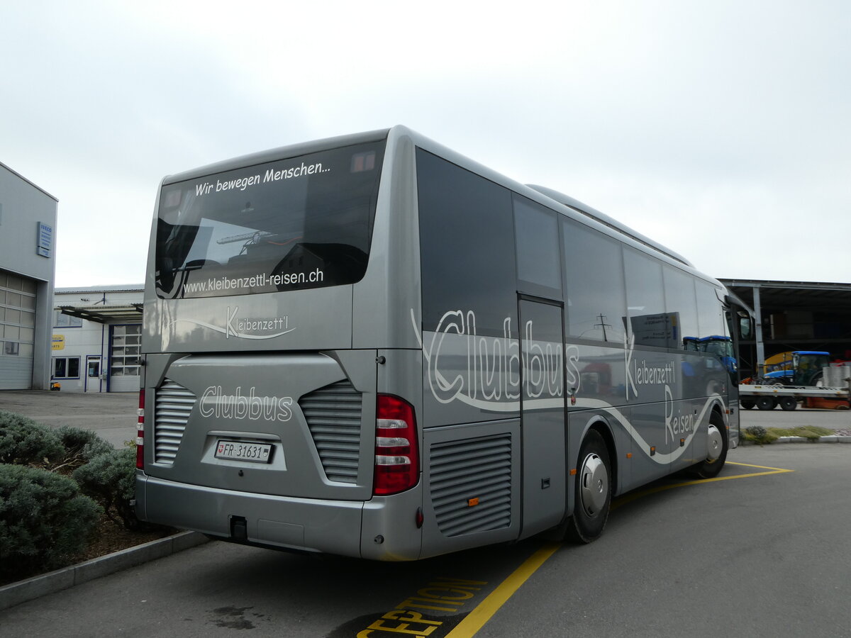 (243'194) - Kleibenzett'l, Kleinb�singen - FR 31'631 - Mercedes am 27. November 2022 in Kerzers, Interbus