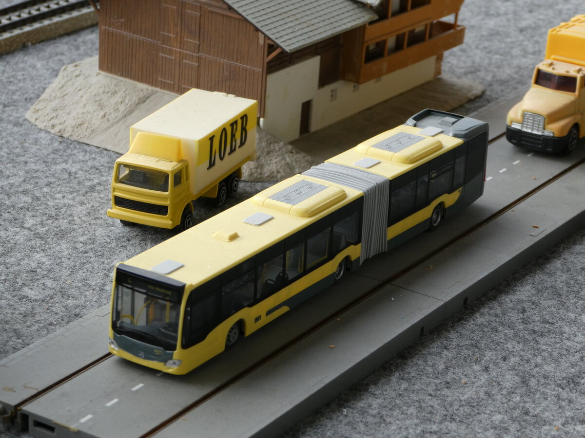 (243'206) - STI Thun - Nr. 182 - Mercedes am 27. November 2022 in Thun, Kisslingweg (Modell)