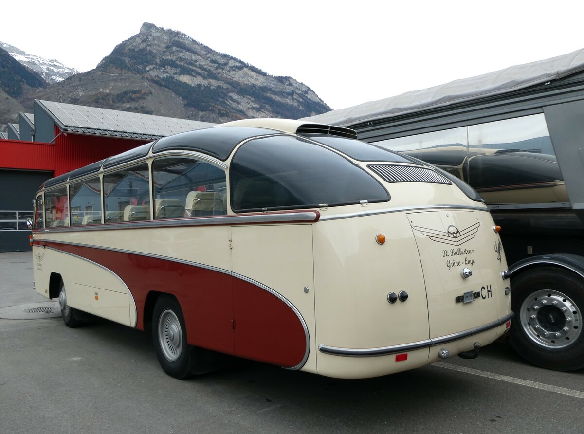 (243'378) - Ballestraz, Gr�ne - Saurer/Saurer (ex Girardet, Yverdon) am 3. Dezember 2022 in Saxon, Garage Visa