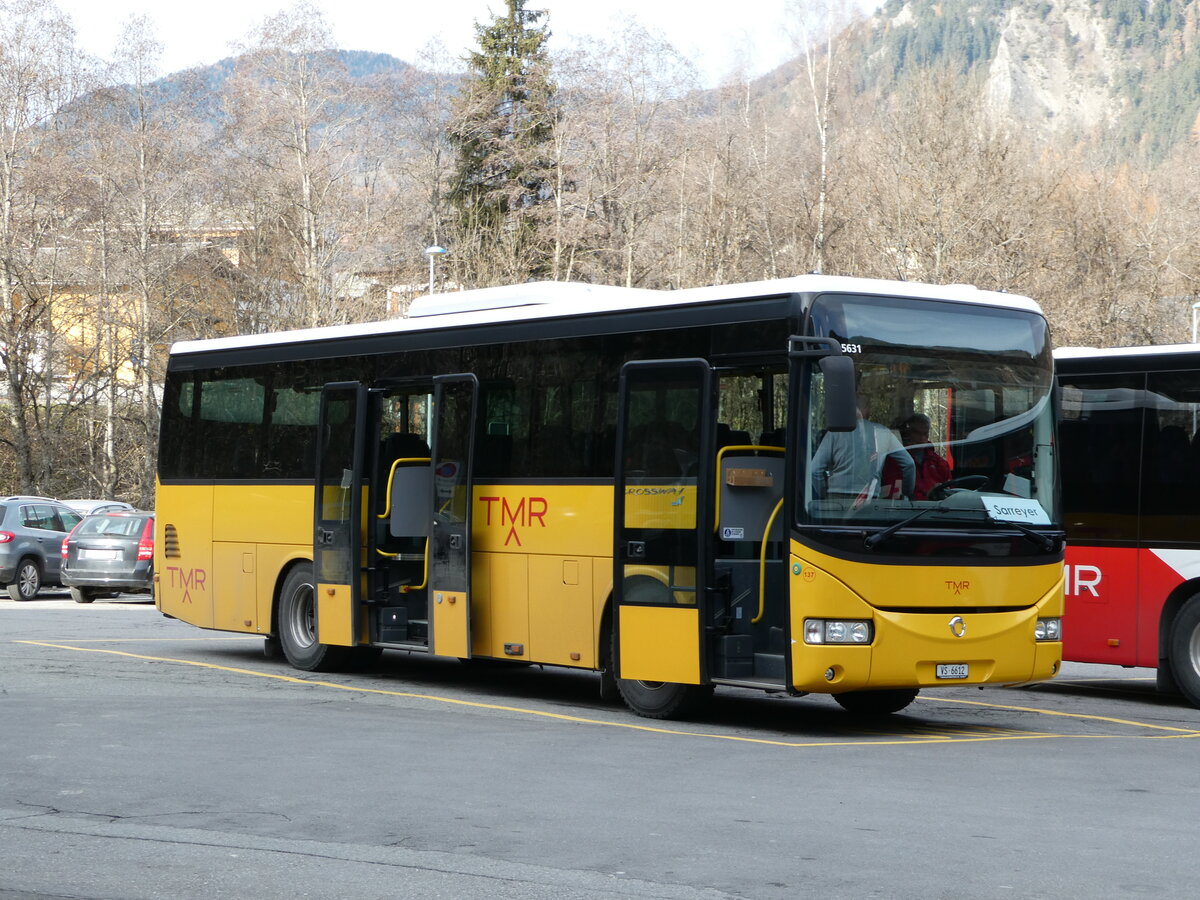(243'384) - TMR Martigny - Nr. 137/VS 6612 - Irisbus am 3. Dezember 2022 beim Bahnhof Le Ch�ble