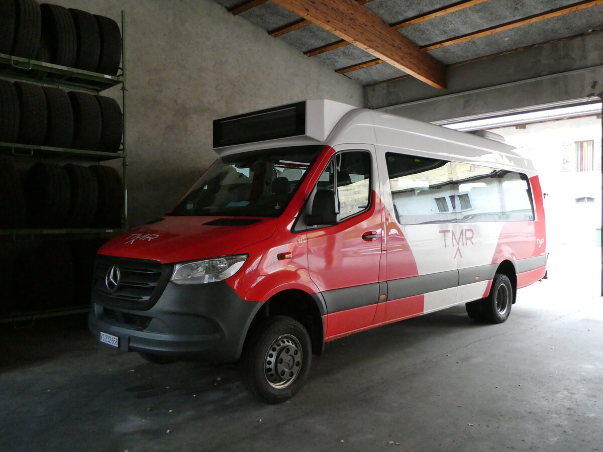 (243'394) - TMR Martigny - Nr. 11/VS 232'658 - Mercedes am 3. Dezember 2022 in Orsi�res, Garage