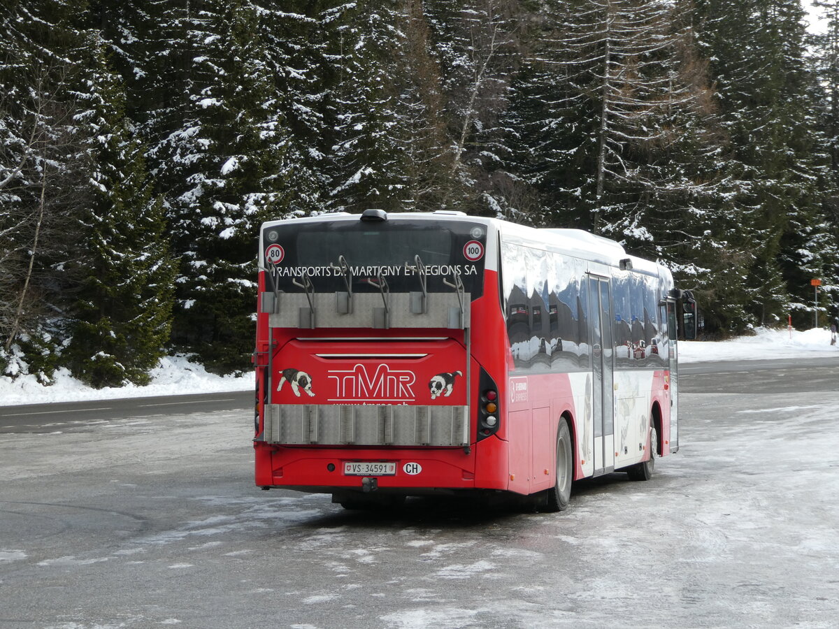 (243'401) - TMR Martigny - Nr. 6/VS 34'591 - Volvo am 3. Dezember 2022 in Champex, T�l�