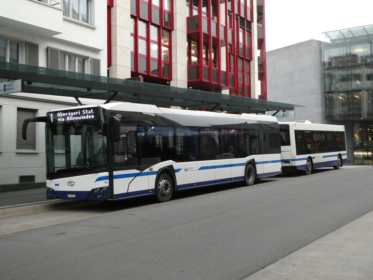 (243'529) - ZVB Zug - Nr. 176/ZG 88'176 - Solaris am 7. Dezember 2022 beim Bahnhof Zug