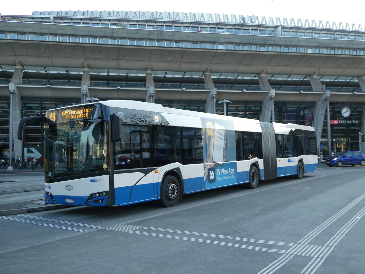 (243'664) - VBL Luzern - Nr. 106/LU 15'056 - Solaris am 8. Dezember 2022 beim Bahnhof Luzern