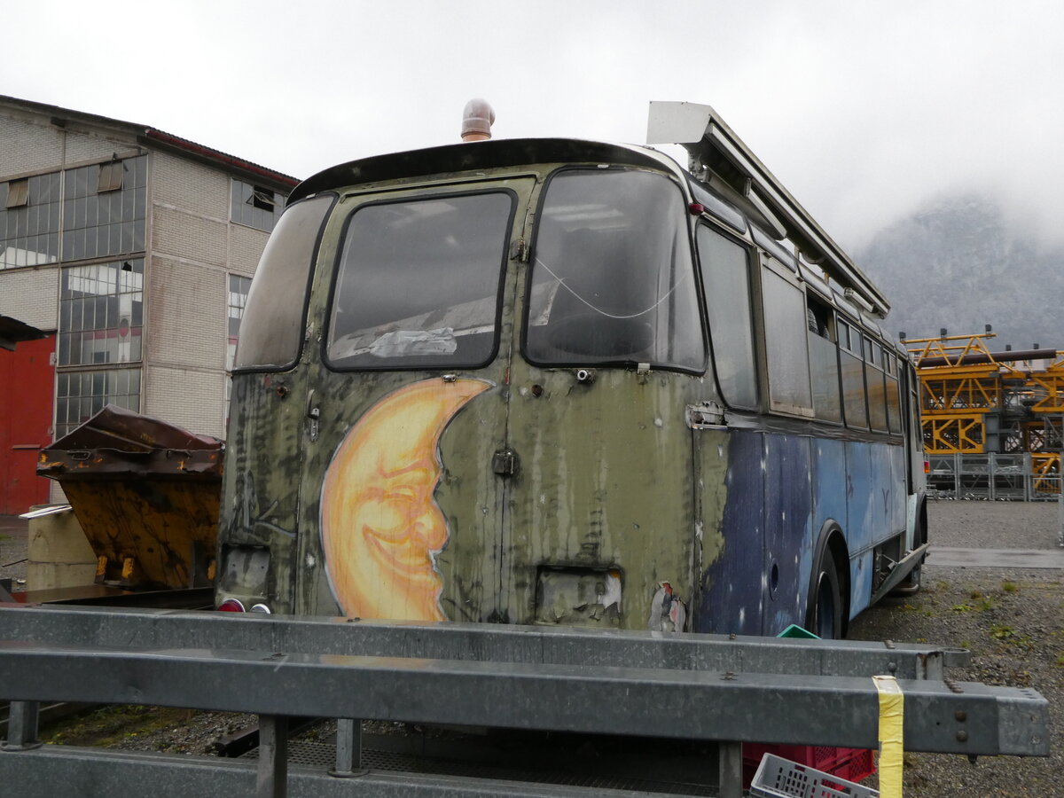 (243'726) - Frey, Wangen b.D. - FBW/Eggli (ex Fl�ck, Utzenstorf; ex Fl�ck, Schinznach Bad; ex Heinecken Vereinsbus, Turtig; ex van Dyck, Brig; ex P 24'152) am 10. Dezember 2022 in N�fels, Industrie