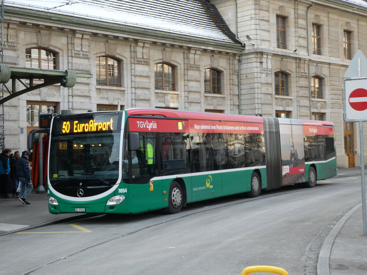 (243'807) - BVB Basel - Nr. 7054/BS 99'354 - Mercedes am 12. Dezember 2022 beim Bahnhof Basel