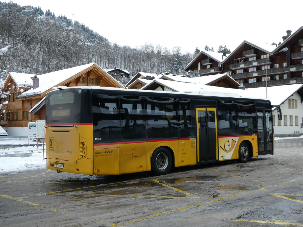 (243'862) - K�bli, Gstaad - BE 671'405 - Volvo (ex BE 21'779) am 13. Dezember 2022 beim Bahnhof Gstaad