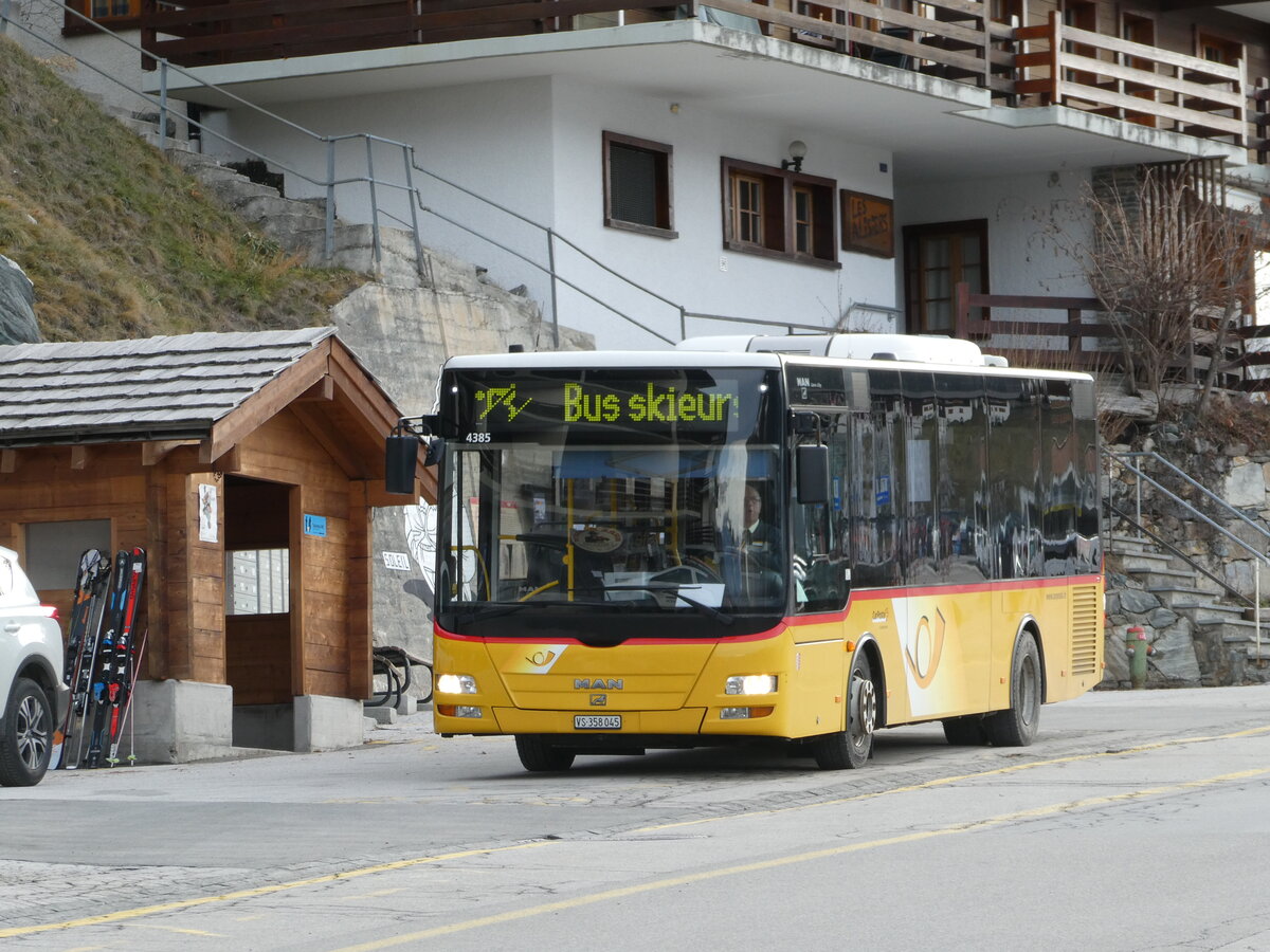 (244'125) - PostAuto Wallis - Nr. 28/VS 358'045 - MAN/G�ppel (ex AAGU Altdorf Nr. 72; ex PostAuto Bern; ex PostAuto Bern Nr. 217; ex RBS Worblaufen Nr. 217) am 26. Dezember 2022 in St-Luc, Post