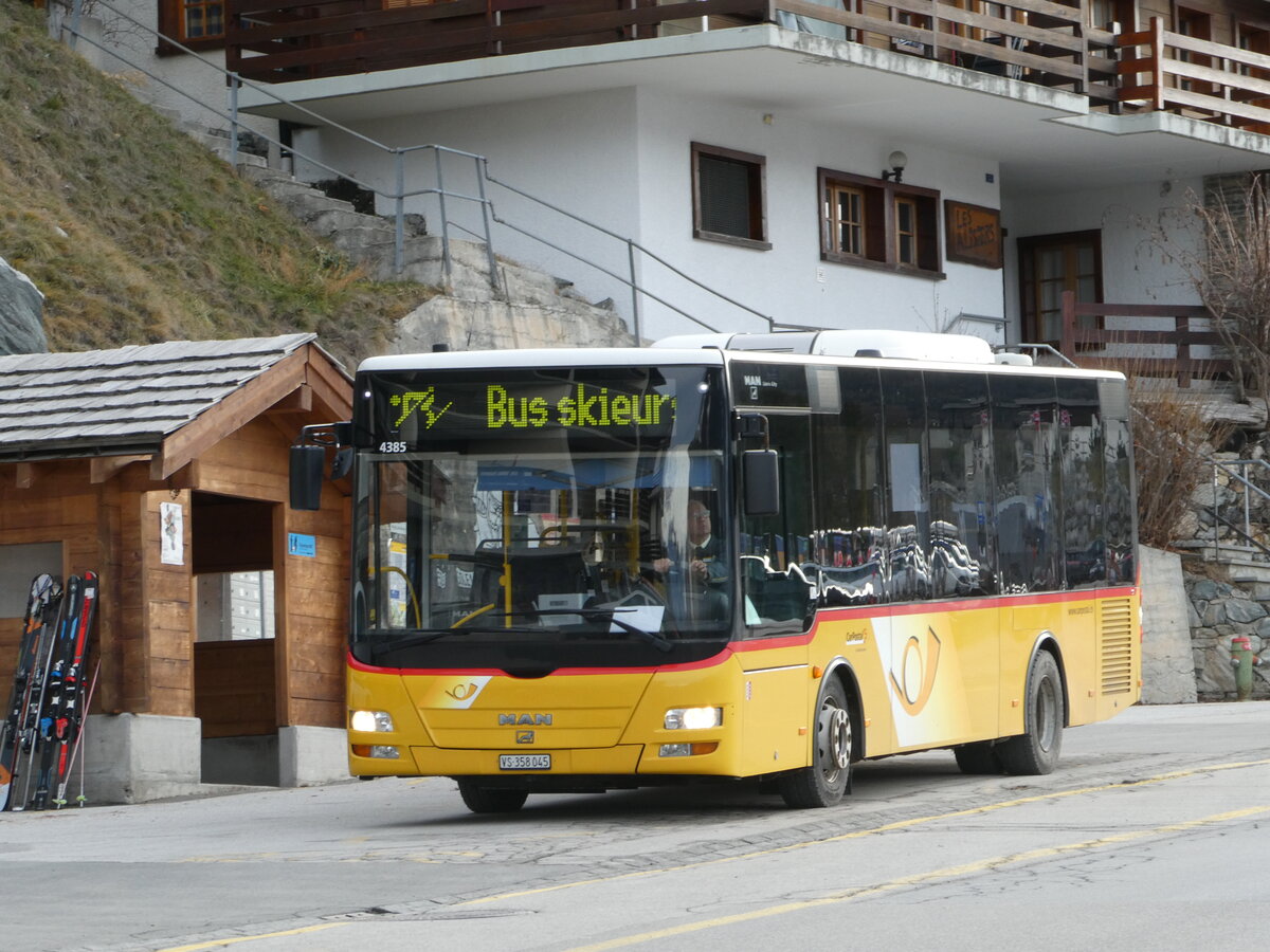 (244'126) - PostAuto Wallis - Nr. 28/VS 358'045 - MAN/G�ppel (ex AAGU Altdorf Nr. 72; ex PostAuto Bern; ex PostAuto Bern Nr. 217; ex RBS Worblaufen Nr. 217) am 26. Dezember 2022 in St.Luc, Post