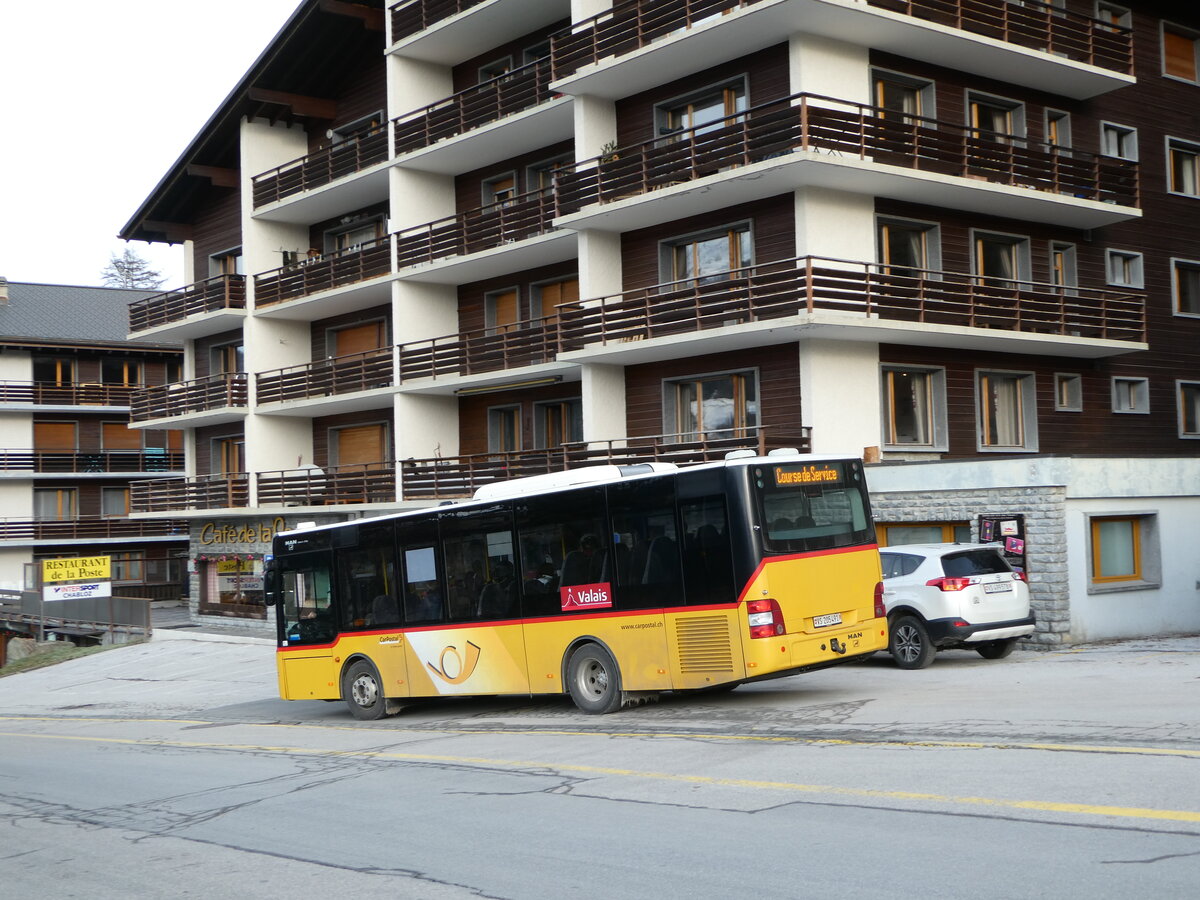 (244'129) - PostAuto Wallis - Nr. 9/VS 205'491 - MAN/G�ppel (ex PostAuto Bern) am 26. Dezember 2022 in St-Luc, Post