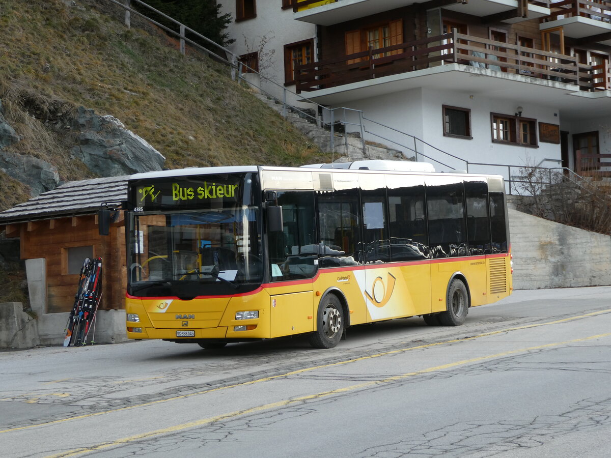 (244'133) - PostAuto Wallis - Nr. 28/VS 458'045 - MAN/G�ppel (ex AAGU Altdorf Nr. 72; ex PostAuto Bern; ex PostAuto Bern Nr. 217; ex RBS Worblaufen Nr. 217) am 26. Dezember 2022 in St-Luc, Post
