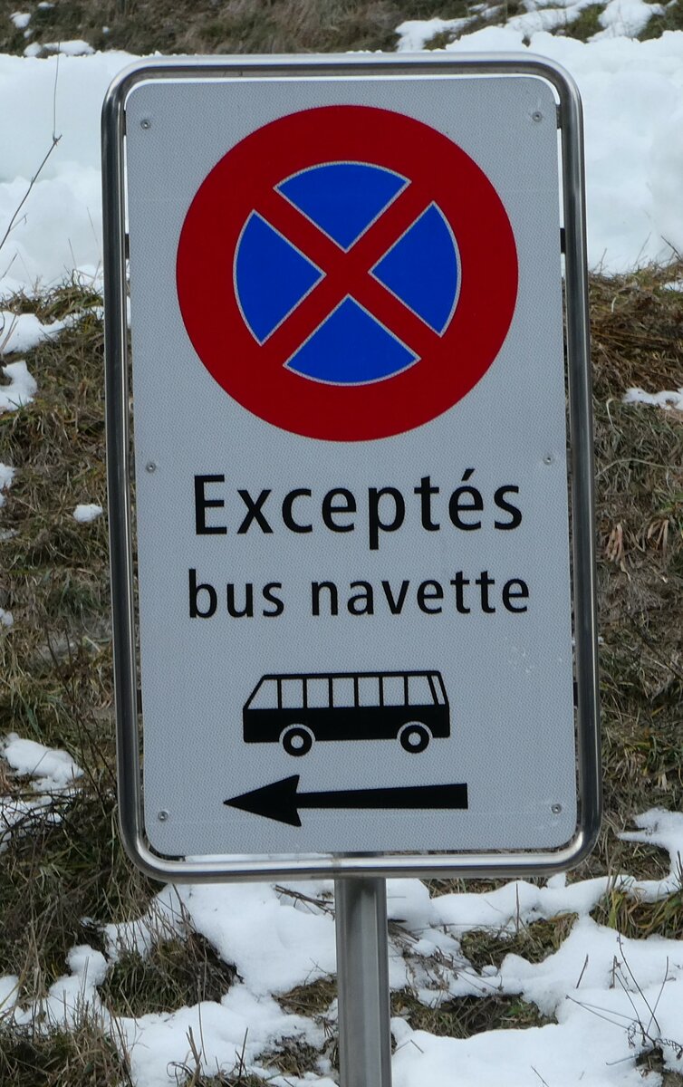 (244'143) - Except�s bus navette am 26. Dezember 2022 in Grimentz, T�l�cabine