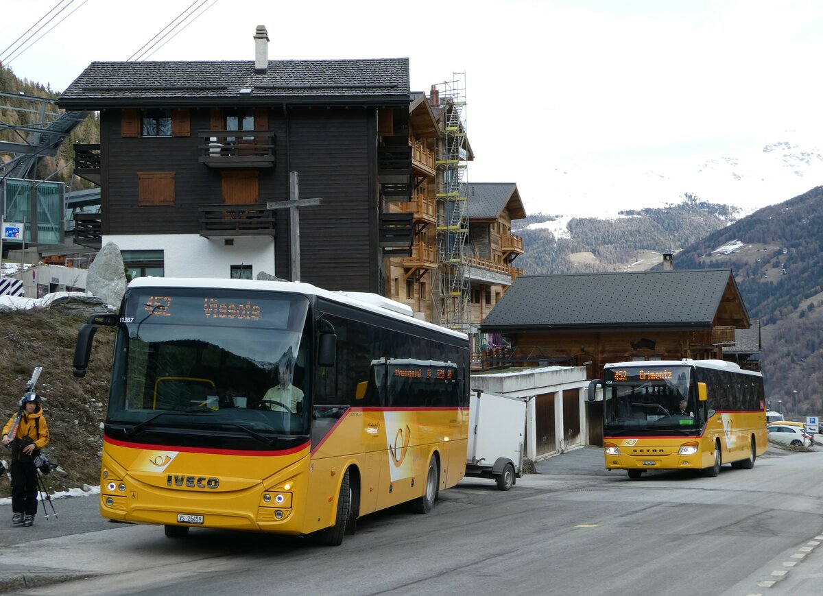 (244'151) - TSAR, Sierre - VS 26'459 - Iveco + VS 64'315 - Setra am 26. Dezember 2022 in Grimentz, T�l�cabine 
