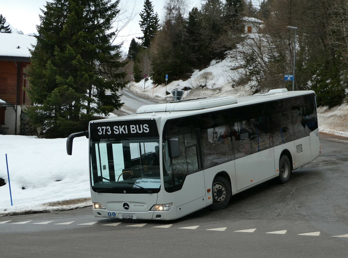 (244'181) - Interbus, Kerzers - VS 537'583 - Mercedes (ex DRB Ingoldstadt/D) am 26. Dezember 2022 in Les Collons, Crois�e (Einsatz Theytaz)