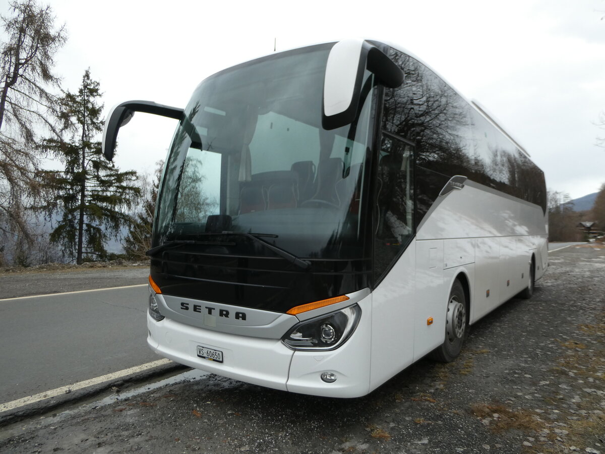 (244'185) - Ev�quoz, Erde - VS 60'650 - Setra (ex SAD, SK-Prievidza) am 26. Dezember 2022 in Mayens-de-l'Ours, T�l�cabine