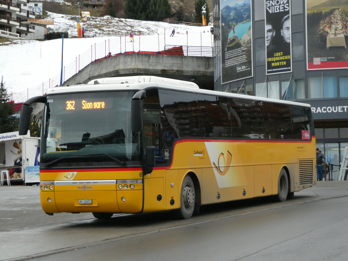 (244'197) - Lathion, Sion - Nr. 6/VS 12'672 - Van Hool am 26. Dezember 2022 in Haute-Nendaz, T�l�cabine