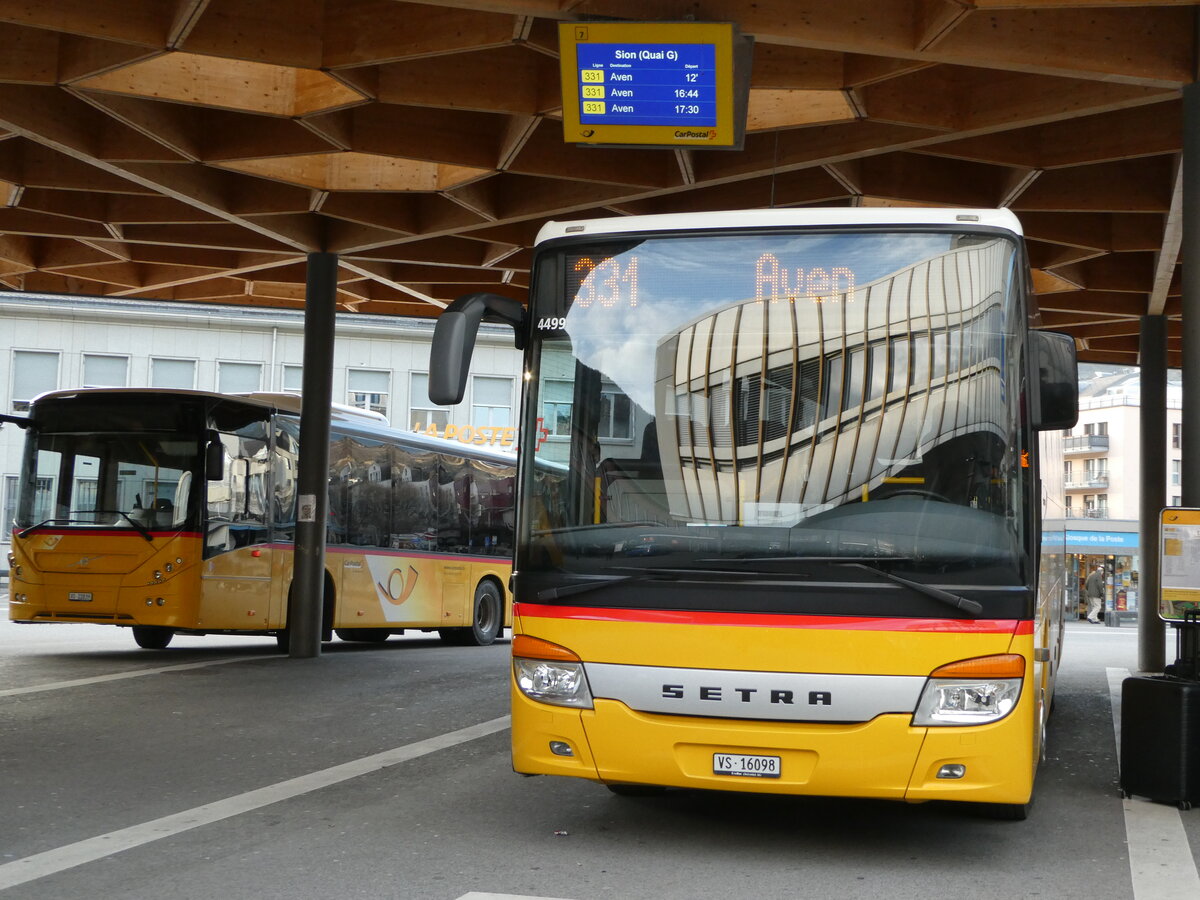 (244'276) - Ev�quoz, Erde - VS 16'098 - Setra am 28. Dezember 2022 beim Bahnhof Sion