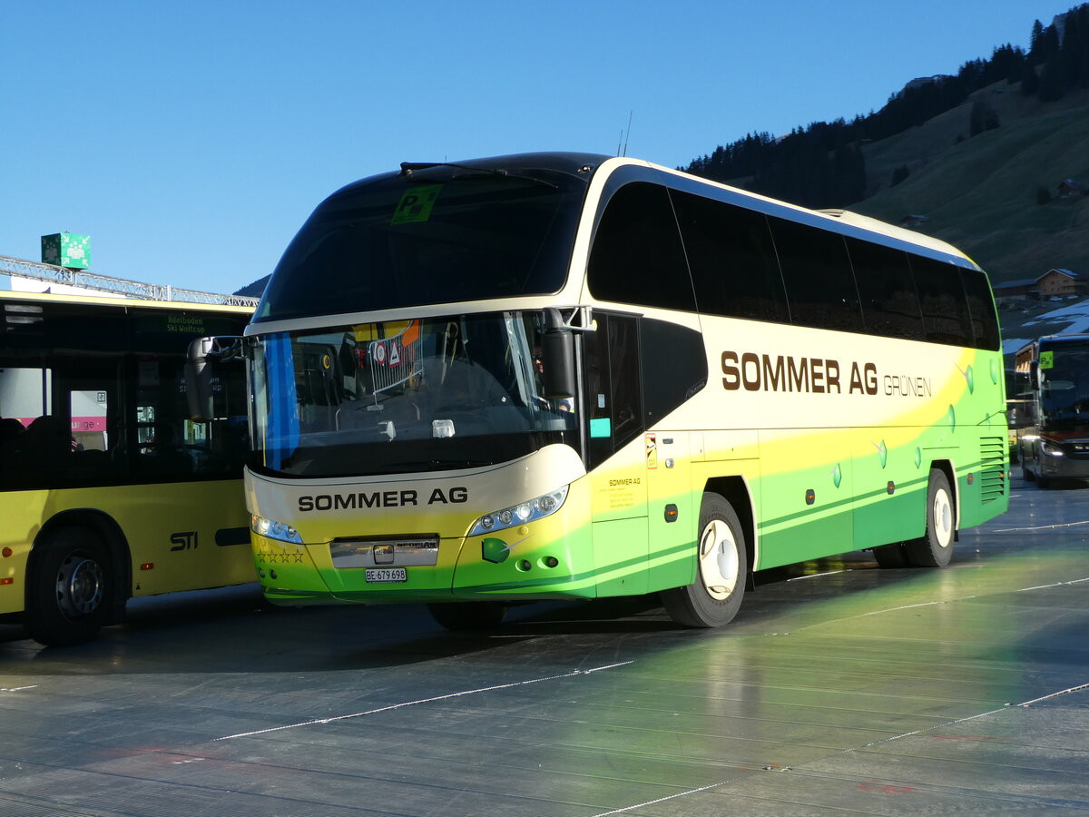(244'595) - Sommer, Gr�nen - BE 679'698 - Neoplan am 7. Januar 2023 in Adelboden, Weltcup