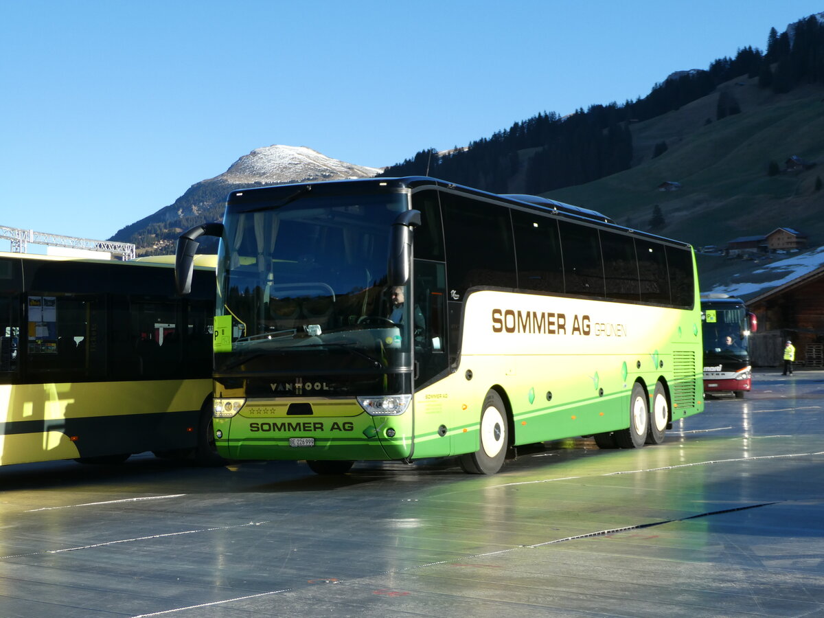 (244'598) - Sommer, Gr�nen - BE 226'999 - Van Hool am 7. Januar 2023 in Adelboden, Weltcup