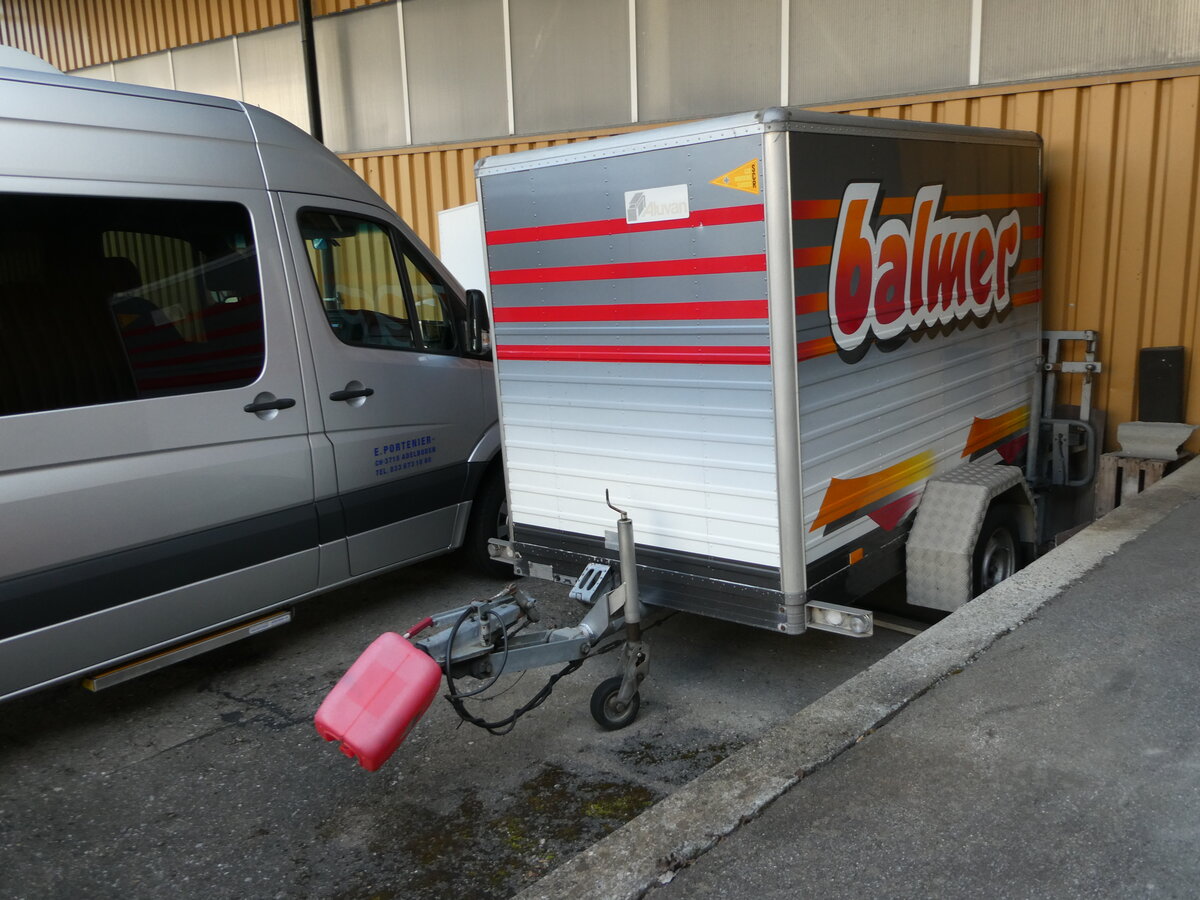 (244'852) - Portenier, Adelboden - BE 490'184 - Keller Gep�ckanh�nger (ex Balmer, Wilderswil) am 7. Januar 2023 in Adelboden, Garage