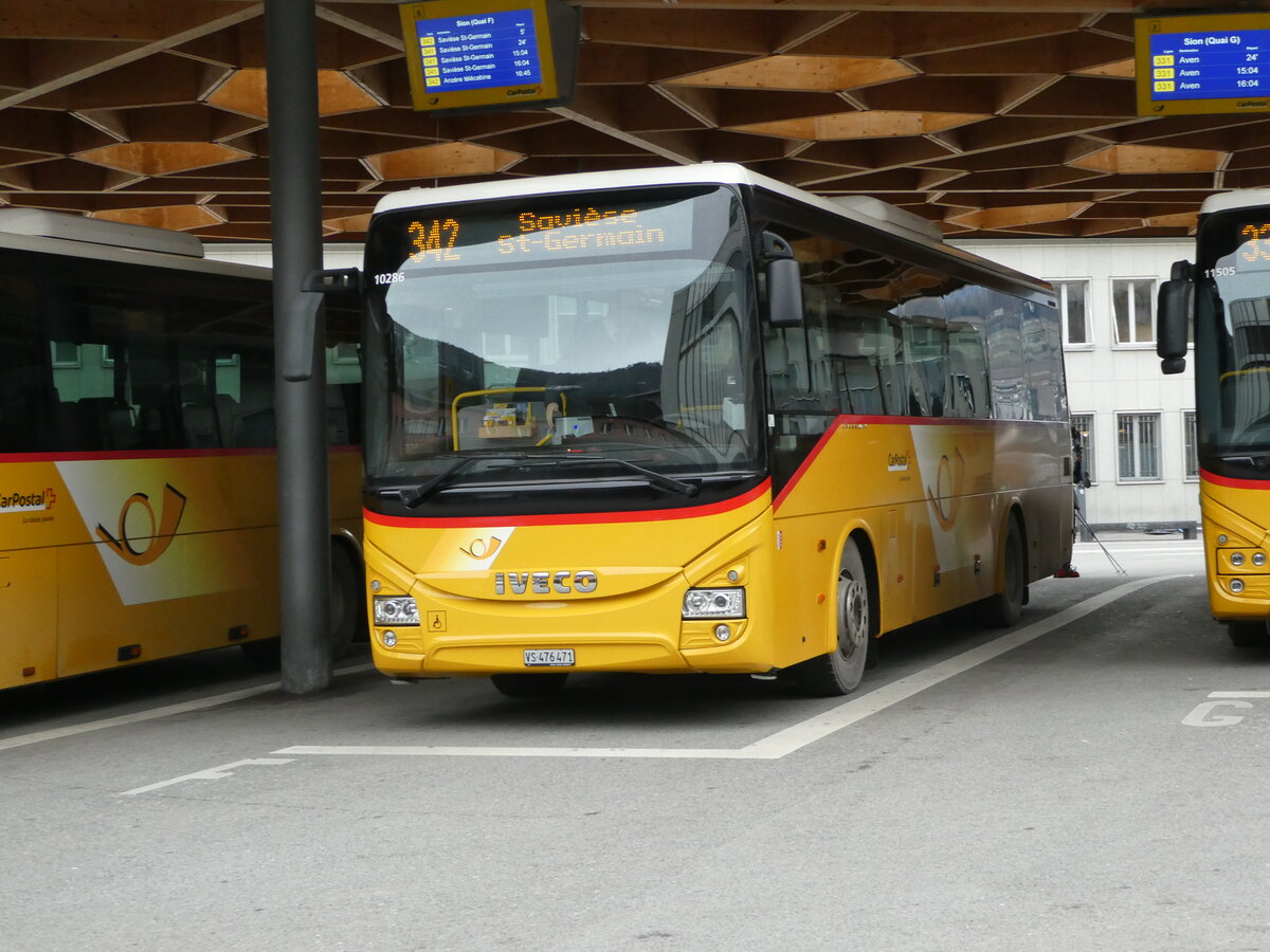 (244'976) - PostAuto Wallis - Nr. 40/VS 476'471/PID 10'286 - Iveco (ex TRD, Savi�se) am 11. Januar 2023 beim Bahnhof Sion