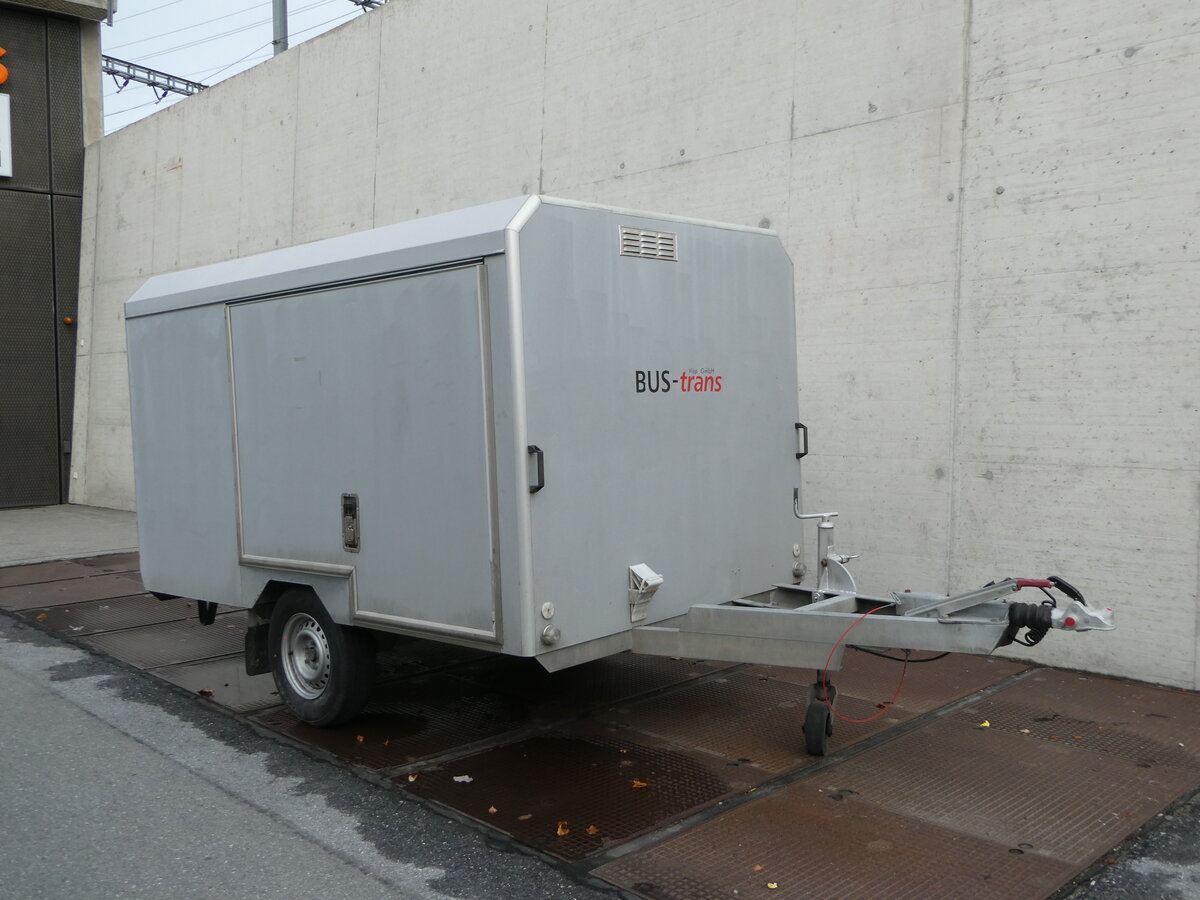 (245'014) - BUS-trans, Visp - VS 257'955 - Car-Tech Gep�ckanh�nger am 14. Januar 2023 beim Bahnhof Visp