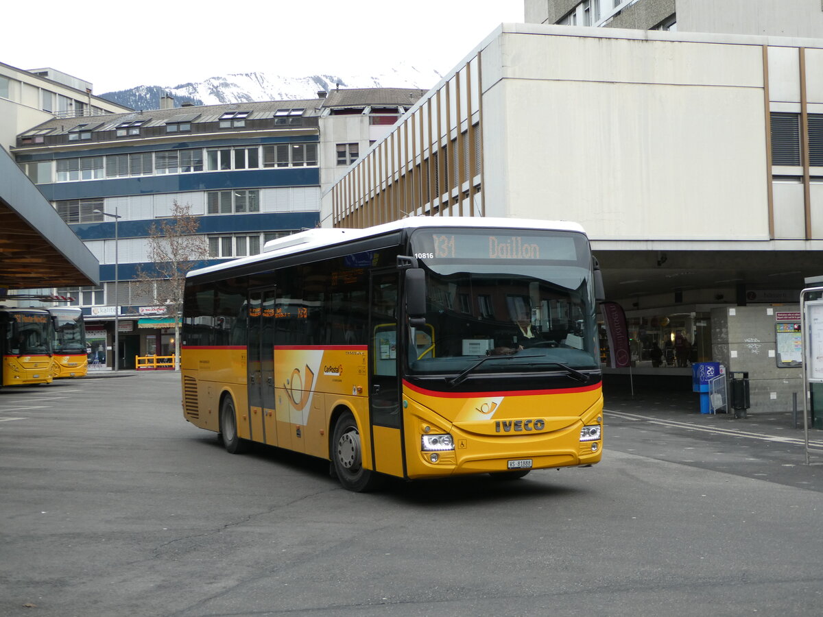 (245'017) - Ev�quoz, Erde - VS 81'888/PID 10'816 - Iveco am 14. Januar 2023 beim Bahnhof Sion
