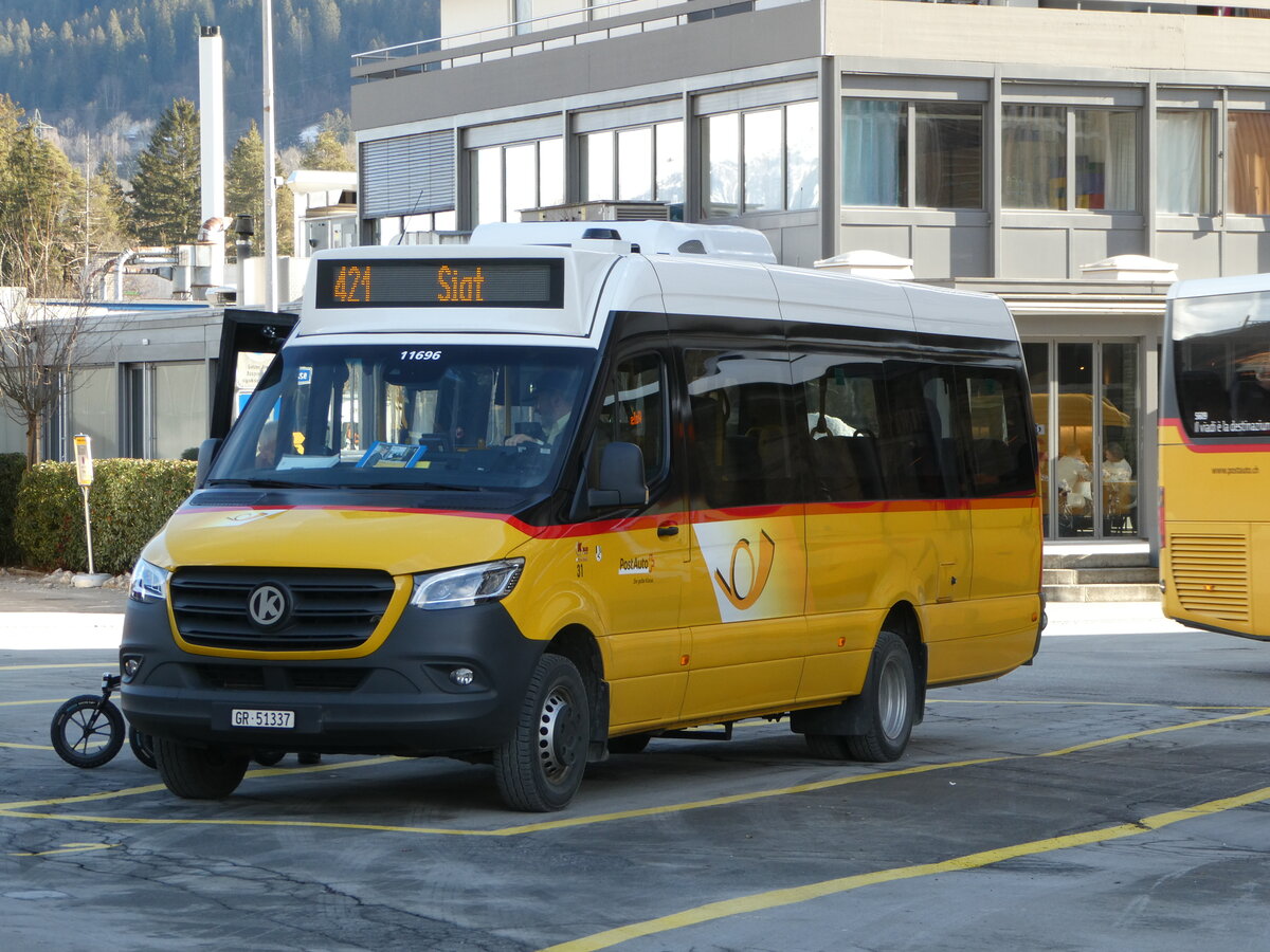 (245'137) - PostAuto Graub�nden - Nr. 31/GR 51'337/PID 11'696 - K-Bus am 18. Januar 2023 beim Bahnhof Ilanz