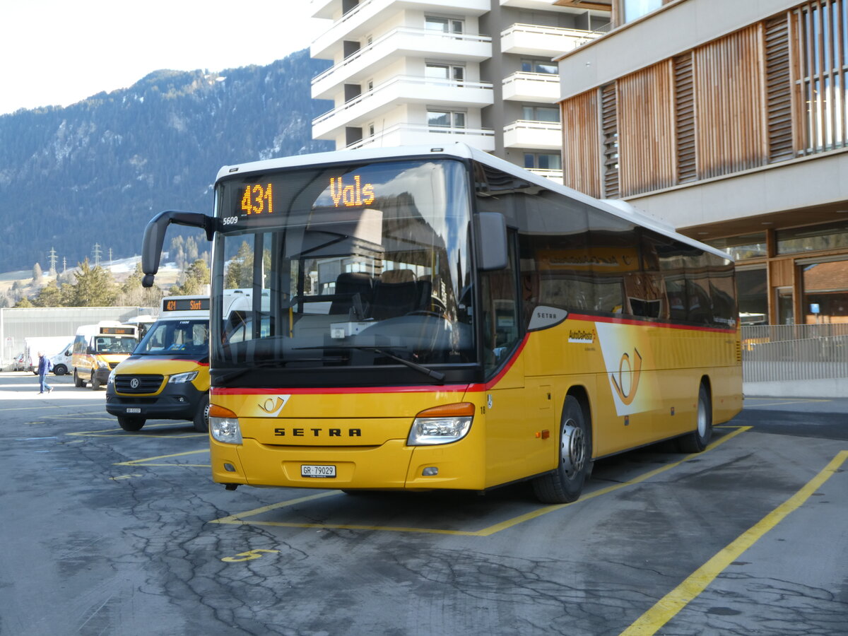 (245'139) - PostAuto Graub�nden - Nr. 18/GR 79'029/PID 5609 - Setra (ex Fontana, Ilanz Nr. 18; ex Fontana, Ilanz Nr. 7) am 18. Januar 2023 beim Bahnhof Ilanz