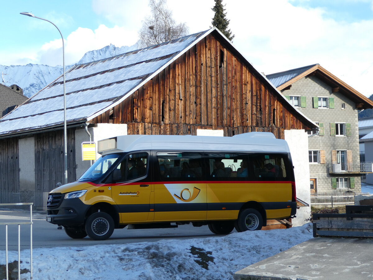(245'159) - PostAuto Graub�nden - Nr. 36/GR 78'339/PID 11'850 - Mercedes am 18. Januar 2023 in Vella, Post