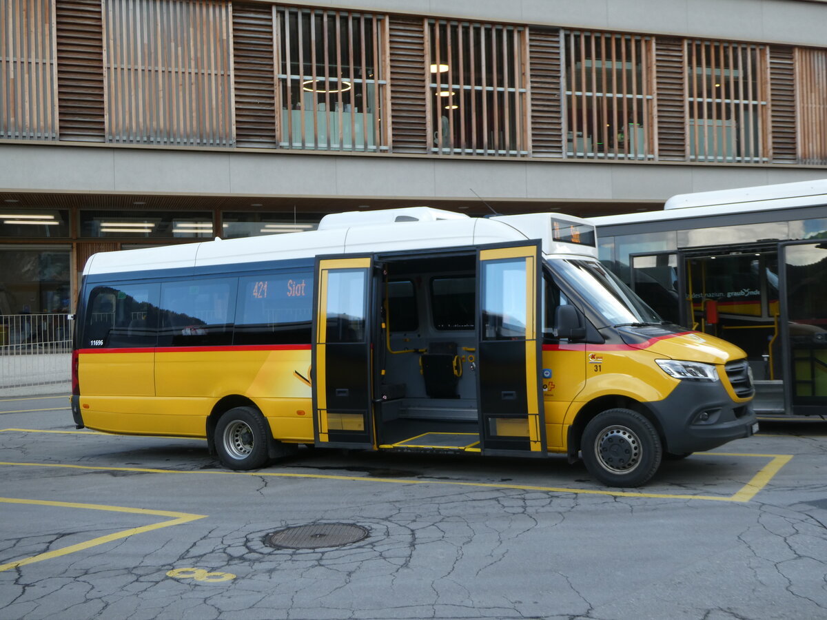(245'171) - PostAuto Graub�nden - Nr. 31/GR 51'337/PID 11'696 - K-Bus am 18. Januar 2023 beim Bahnhof Ilanz
