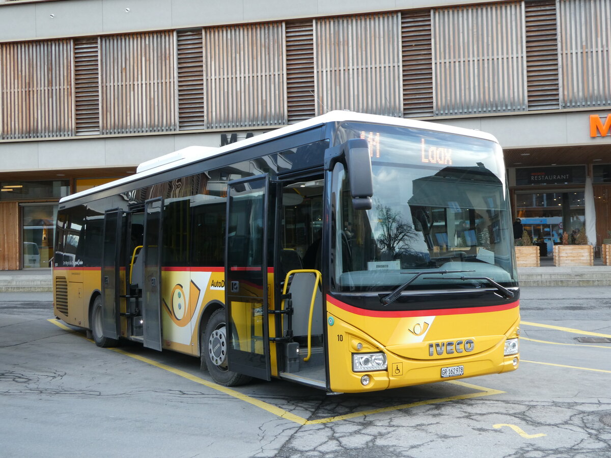 (245'172) - PostAuto Graub�nden - Nr. 10/GR 162'978/PID 10'238 - Iveco (ex Fontana, Ilanz Nr. 10) am 18. Januar 2023 beim Bahnhof Ilanz