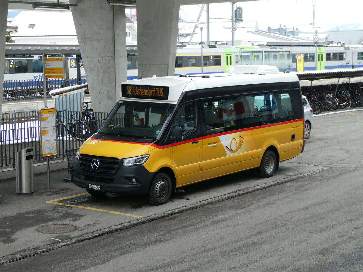 (245'296) - PostAuto Bern - BE 656'302/PID 11'649 - Mercedes (ex L�di, Uetendorf) am 23. Januar 2023 beim Bahnhof Uetendorf