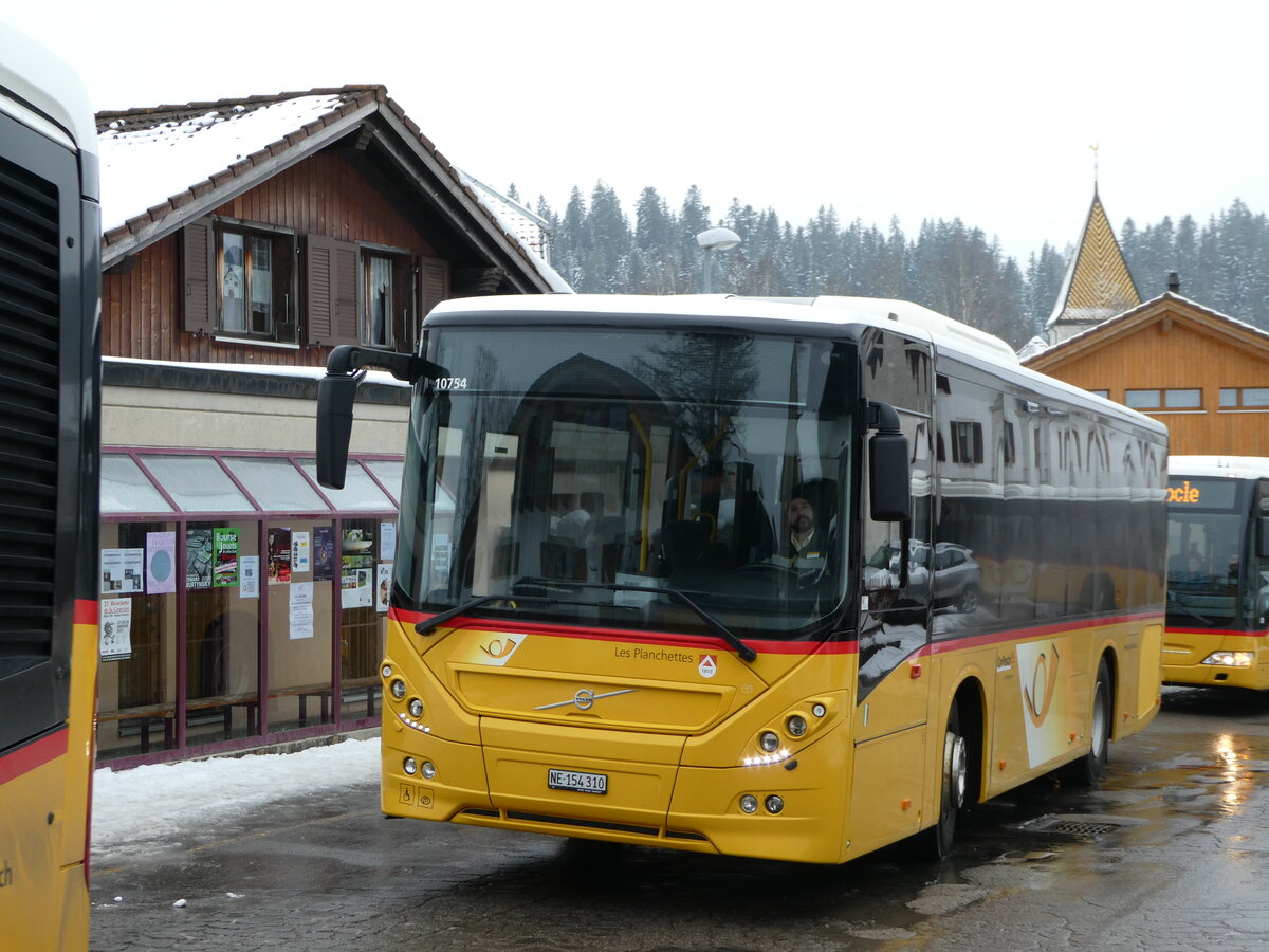 (245'651)- CarPostal Ouest - NE 154'310/PID 10'754 - Volvo am 2. Februar 2023 in La Br�vine, Post