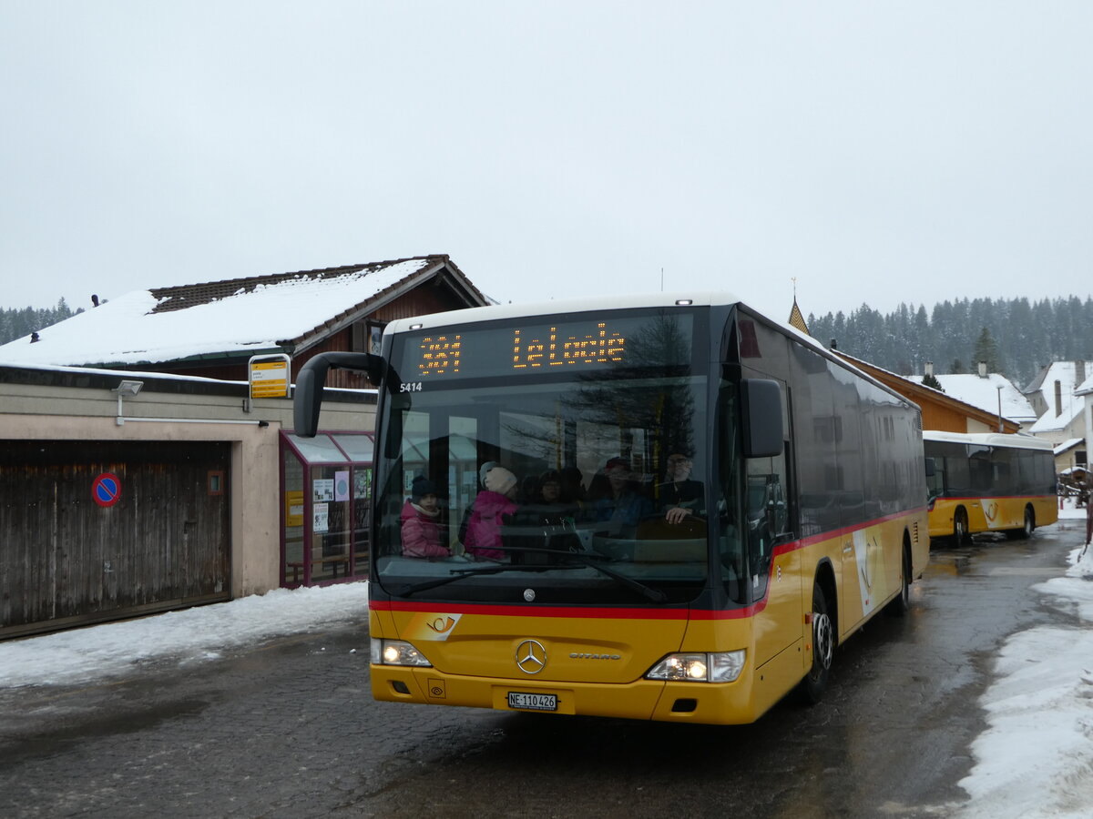 (245'652) - CarPostal Ouest - NE 110'426/PID 5414 - Mercedes (ex JU 28'172; ex Nr. 57; ex Stucki, Porrentruy Nr. 29) am 2. Februar 2023 in La Br�vine, Post