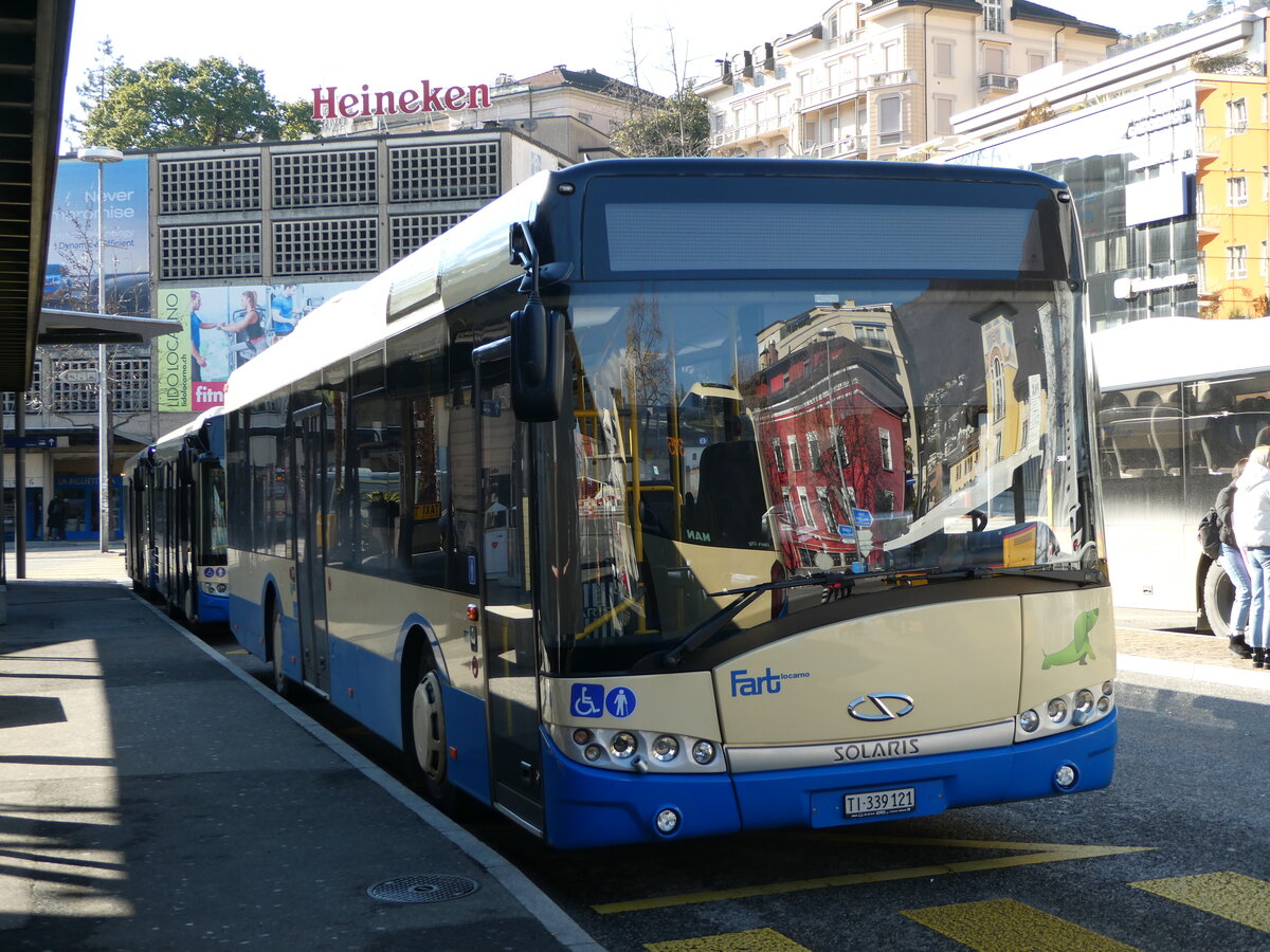 (245'949) - FART Locarno - Nr. 21/TI 339'121 - Solaris (ex Nr. 14) am 7. Februar 2023 beim Bahnhof Locarno