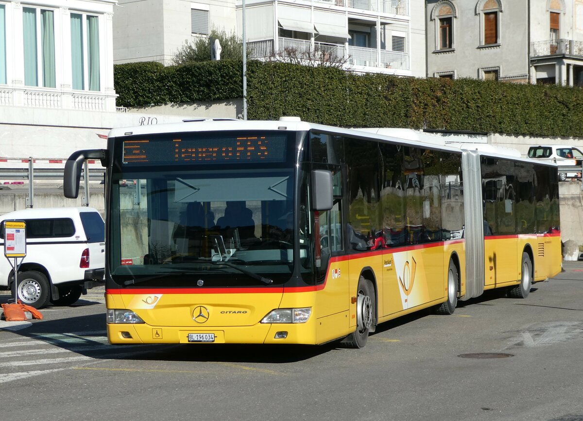 (245'950) - PostAuto Nordschweiz - BL 196'034/PID 5348 - Mercedes am 7. Februar 2023 beim Bahnhof Locarno
