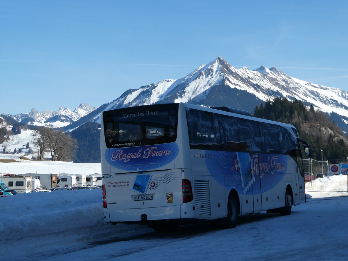 (246'024) - Royal-Tours, Gen�ve - GE 960'843 - Mercedes am 11. Februar 2023 in Leysin, Centre sportif 