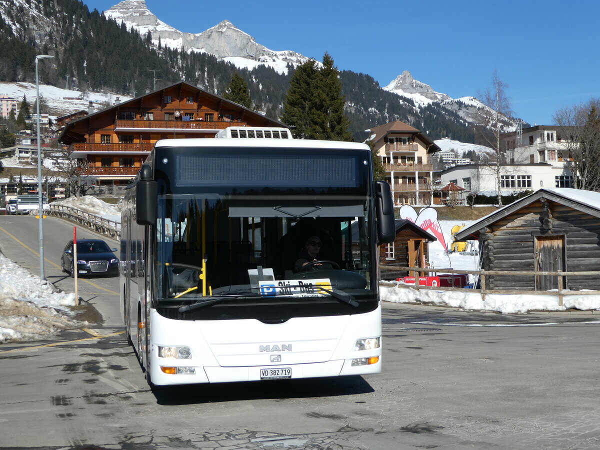 (246'036) - Leysin-Excursions, Leysin - VD 382'719 - MAN/G�ppel (ex CarPostal Ouest PID 5028) am 11. Februar 2023 in Leysin, Centre sportif