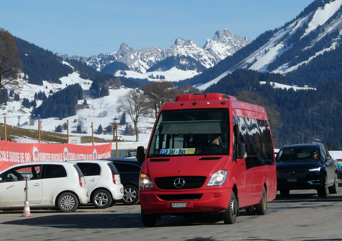 (246'037) - Leysin-Excursions, Leysin - VD 625'785 - Mercedes (ex VZO G�ningen Nr. 251) am 11. Februar 2023 in Leysin, Centre sportif