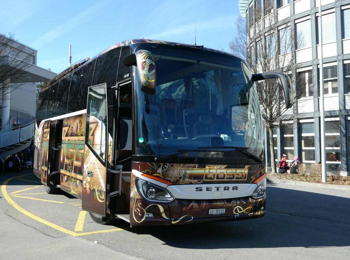 (246'167) - G�ssi, Horw - LU 15'112 - Setra am 16. Februar 2023 beim Bahnhof Stans