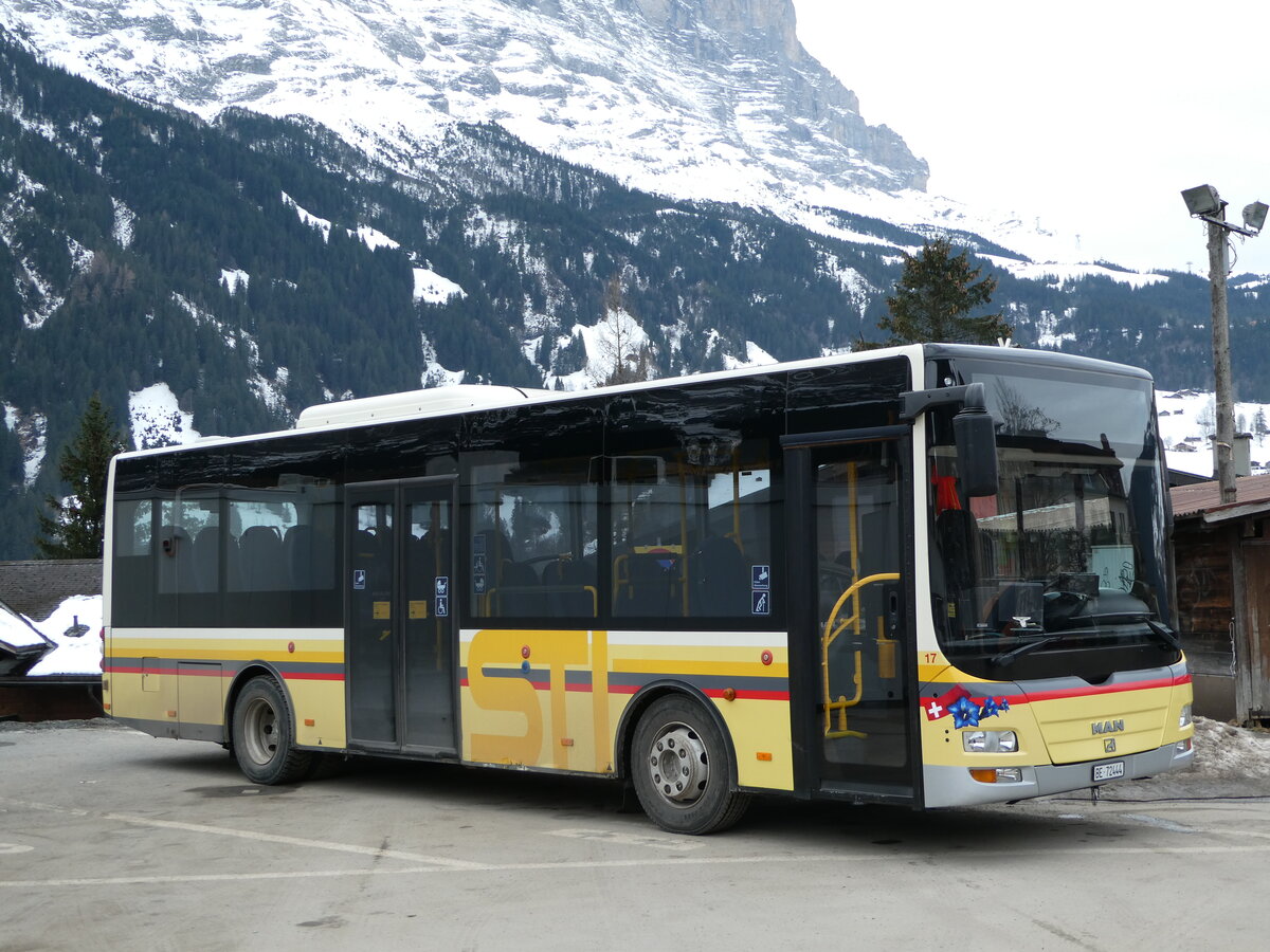 (246'221) - Grindelwaldbus, Grindelwald - Nr. 17/BE 72'444 - MAN/G�ppel (ex STI Thun Nr. 133) am 17. Februar 2023 beim Bahnhof Grindelwald