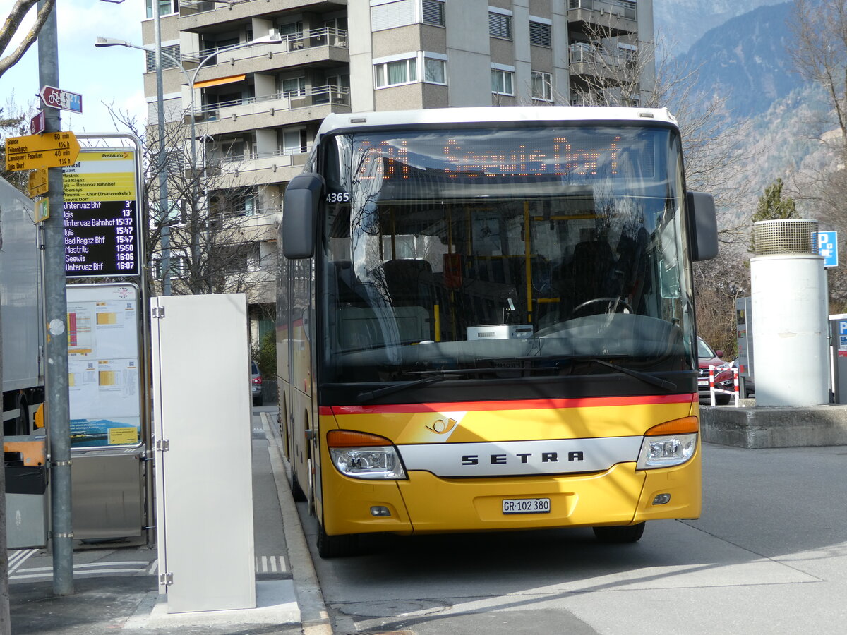 (246'526) - PostAuto Graub�nden - GR 102'380/PID 4365 - Setra (ex 102'345; ex Riederer, St. Margrethenberg) am 24. Februar 2023 beim Bahnhof Landquart