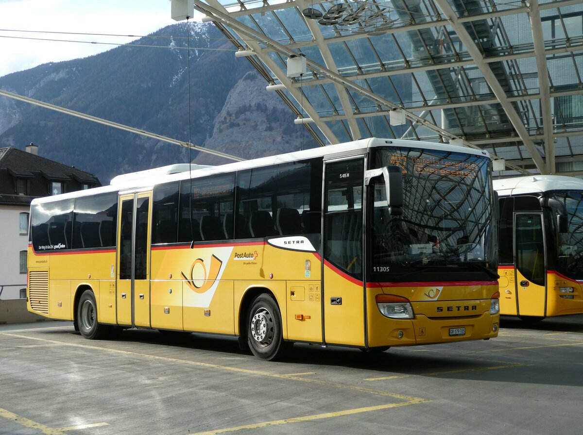 (246'545) - PostAuto Graub�nden - GR 179'705/PID 11'305 - Setra am 24. Februar 2023 in Chur, Postautostation