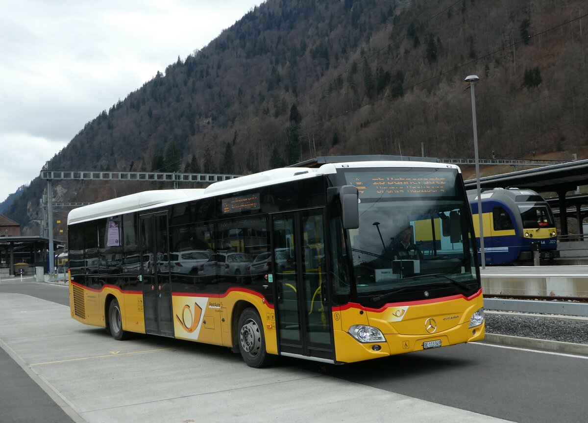 (246'737) - Fl�ck, Brienz - Nr. 5/BE 113'349/PID 10'859 - Mercedes am 27. Februar 2023 beim Bahnhof Interlaken Ost