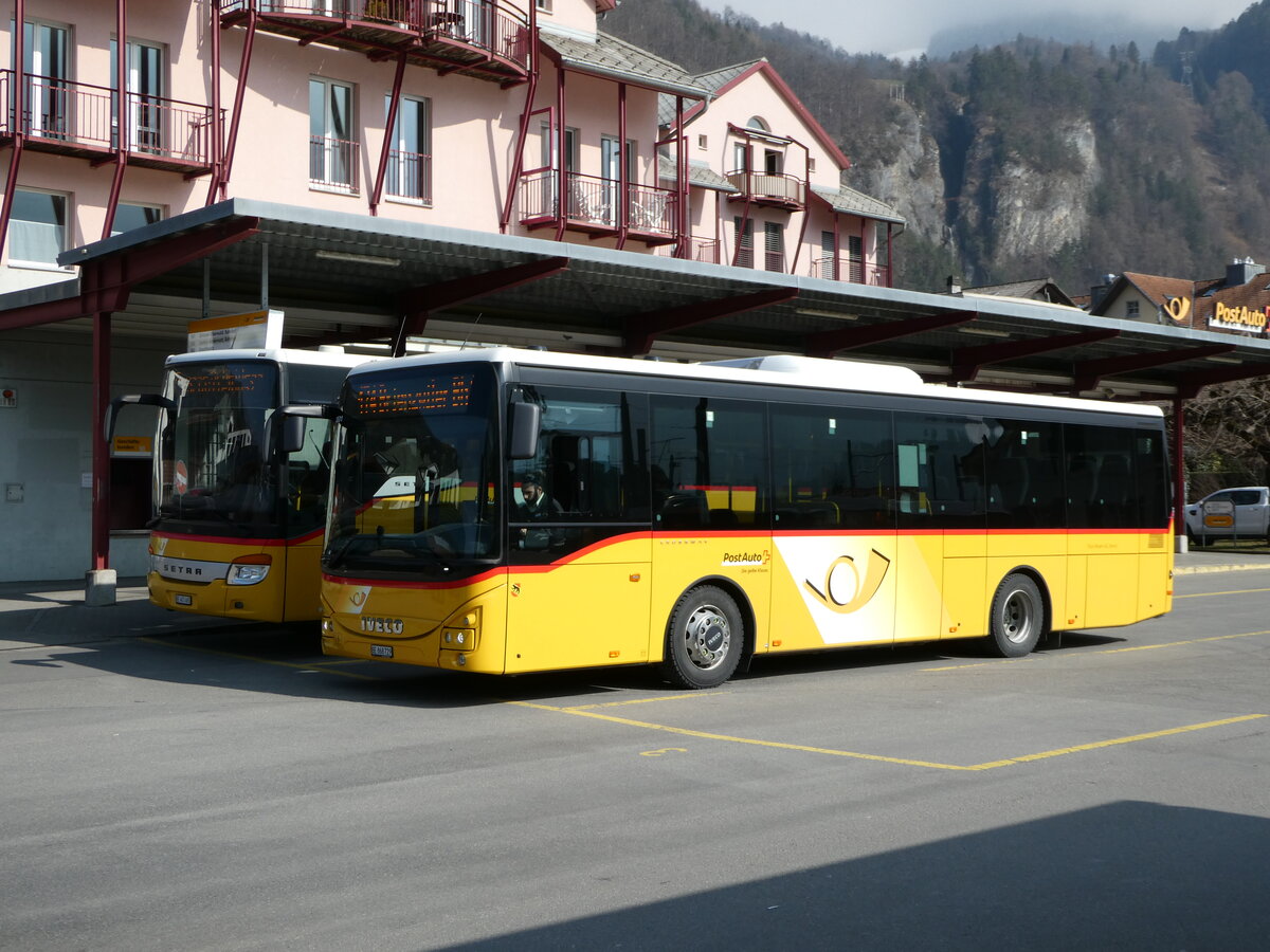 (246'788) - Fl�ck, Brienz - Nr. 29/BE 868'729/PID 11'831 - Iveco am 2. M�rz 2023 in Meiringen, Postautostation 