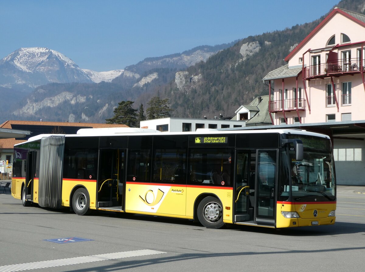 (246'794) - PostAuto Nordschweiz - AG 479'337/PID 4527 - Mercedes am 2. M�rz 2023 beim Bahnhof Meiringen